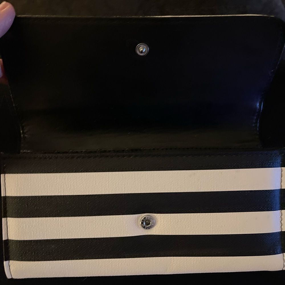 NEW KUT FROM THE KLOTH FOLD WALLET W SNAP. VEGAN LEATHER THREE FOLD